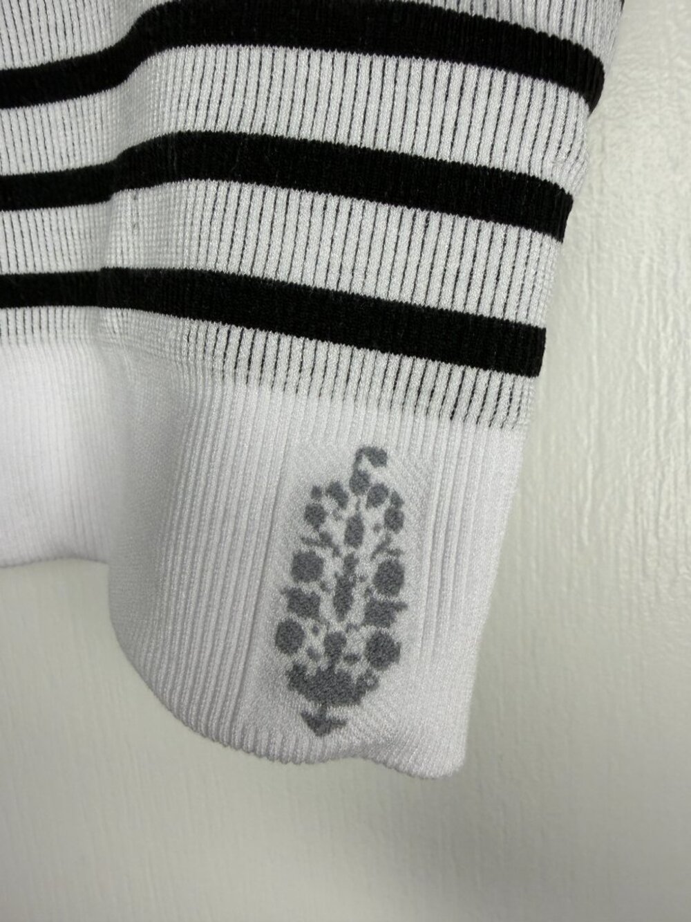 NWOT FP Movement Go To Striped Sports Bra – White Combo – M/L- MSRP $48 - Picture 5 of 9